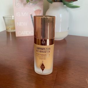 Charlotte Tilbury Airbrush Flawless Foundation
10 neutral